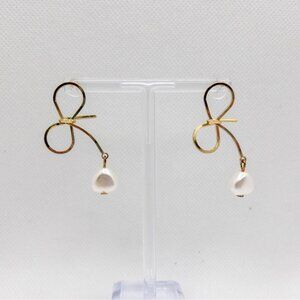 Lightweight Delicate Gold Tone Metalwork Bow with Pearl Drop